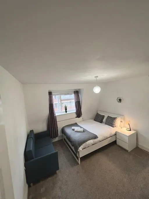 New Build 2 Bed Flat, London Apartment