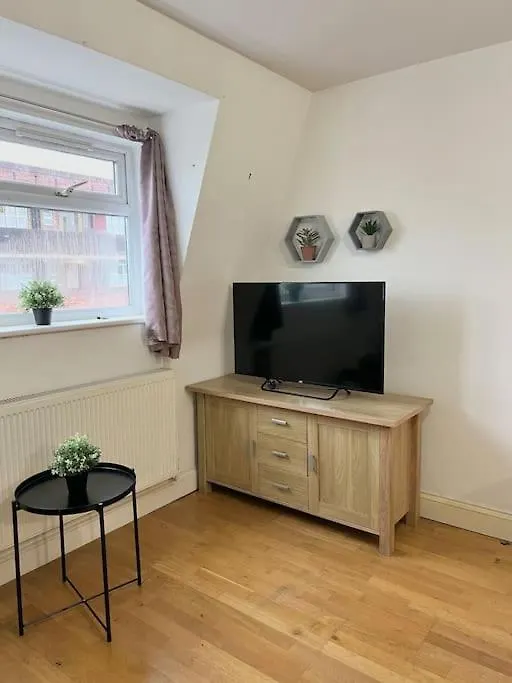 New Build 2 Bed Flat, London Apartment