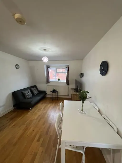 New Build 2 Bed Flat, London Apartment