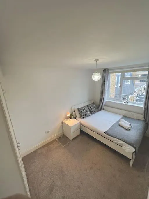 New Build 2 Bed Flat, London Apartment