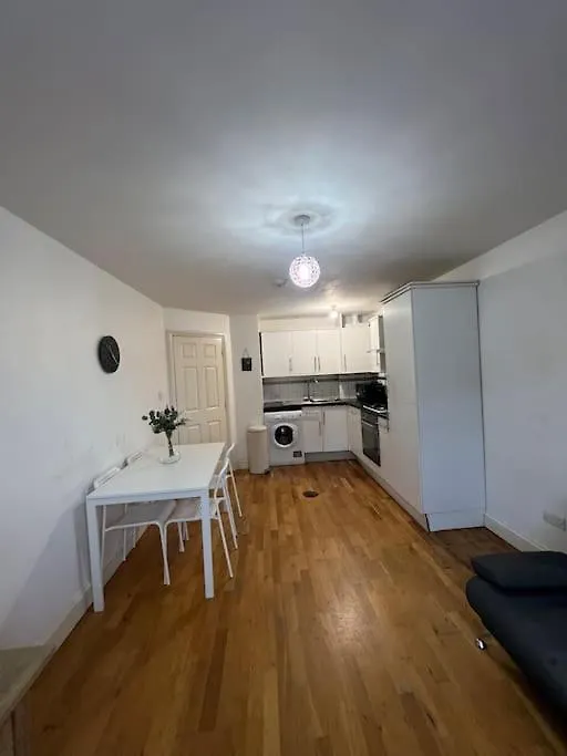 New Build 2 Bed Flat, London Apartment