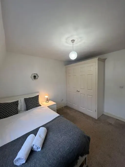 New Build 2 Bed Flat, London Apartment